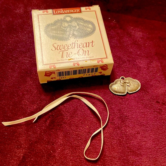 Longaberger sweetheart tie on - Picture 1 of 6